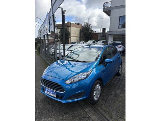FORD - FIESTA - 2015/2016 - Azul - R$ 52.000,00