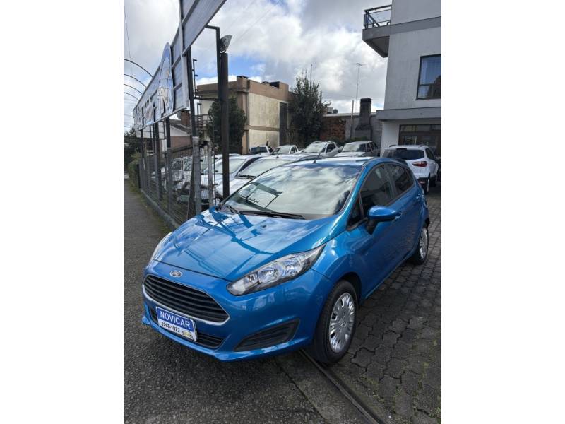 FORD - FIESTA - 2015/2016 - Azul - R$ 52.000,00