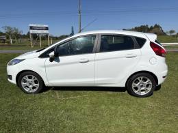 FORD - FIESTA - 2014/2015 - Branca - R$ 49.000,00
