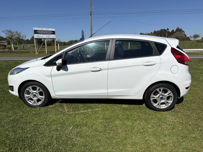 FORD - FIESTA - 2014/2015 - Branca - R$ 49.000,00