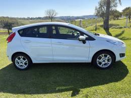 FORD - FIESTA - 2014/2015 - Branca - R$ 49.000,00