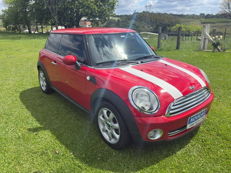 MINI - COOPER - 2009/2010 - Vermelha - R$ 65.000,00