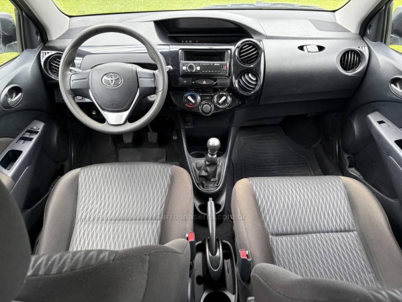 TOYOTA - ETIOS - 2019/2020 - Prata - R$ 58.900,00