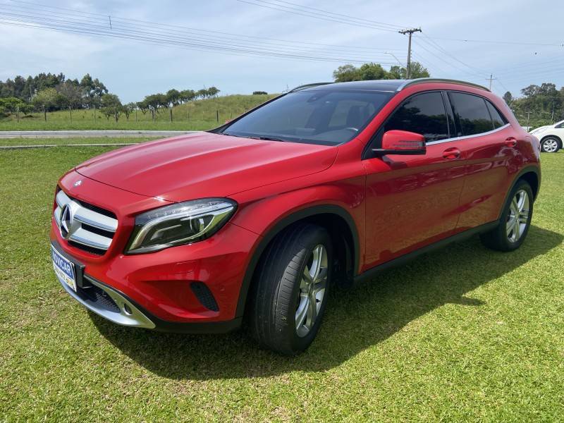 MERCEDES-BENZ - GLA 200 - 2015/2016 - Vermelha - R$ 139.000,00