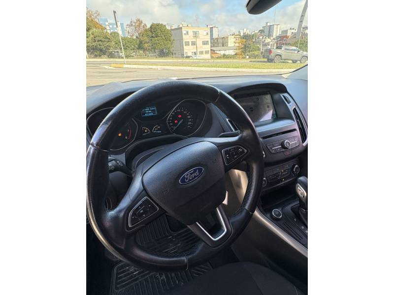 FORD - FOCUS - 2018/2019 - Branca - R$ 65.000,00