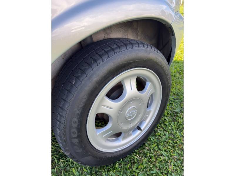 CHEVROLET - CELTA - 2003/2003 - Prata - R$ 16.900,00