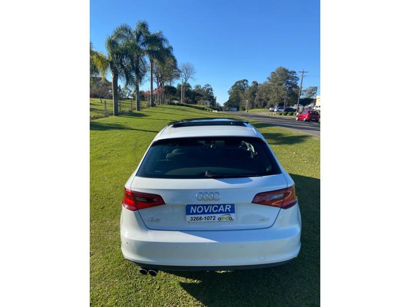 AUDI - A3 - 2013/2014 - Branca - R$ 84.000,00