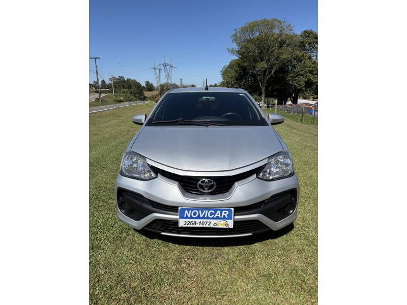 TOYOTA - ETIOS - 2017/2018 - Prata - R$ 59.900,00
