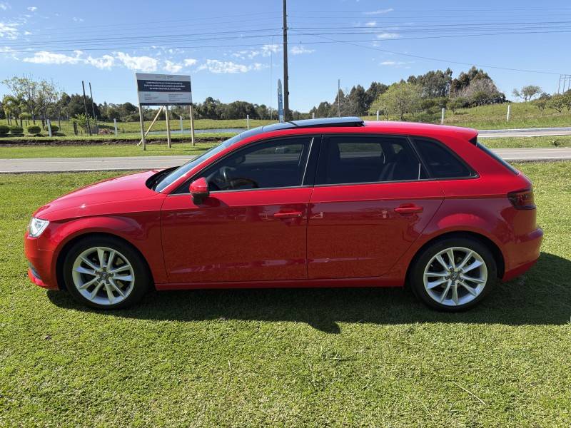 AUDI - A3 - 2014/2015 - Vermelha - R$ 89.900,00