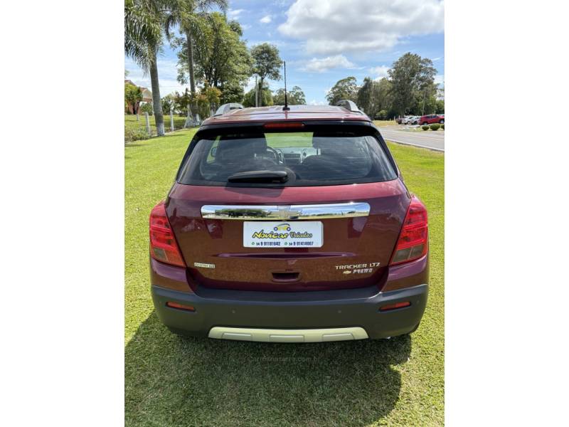 CHEVROLET - TRACKER - 2013/2014 - Vermelha - R$ 70.000,00