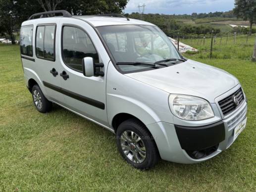 FIAT - DOBLÓ - 2011/2012 - Prata - R$ 50.000,00