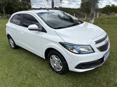 CHEVROLET - ONIX - 2015/2015 - Branca - R$ 51.500,00