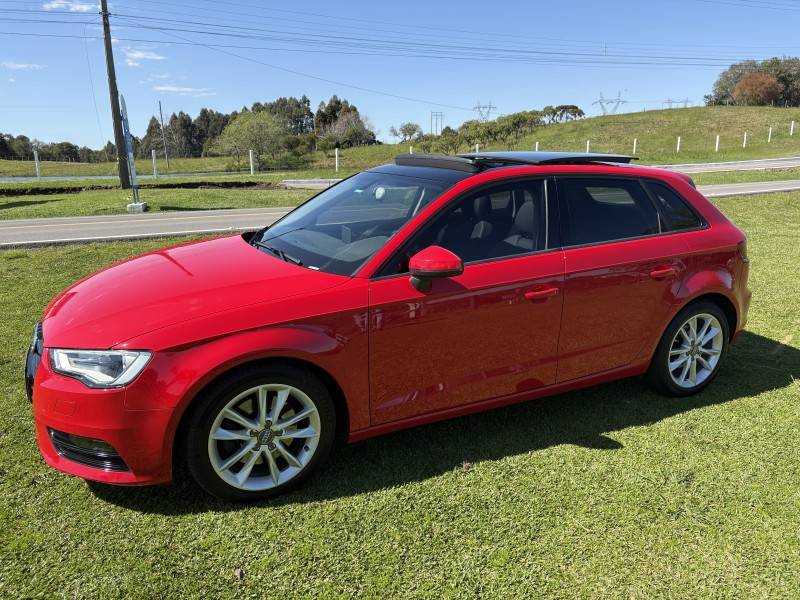 AUDI - A3 - 2014/2015 - Vermelha - R$ 89.900,00