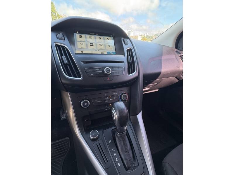 FORD - FOCUS - 2018/2019 - Branca - R$ 65.000,00
