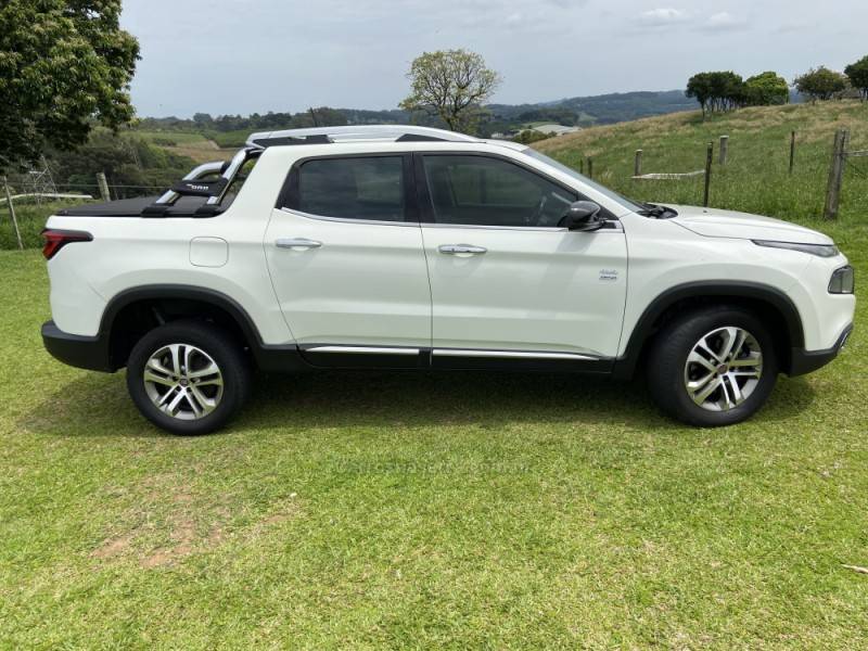 FIAT - TORO - 2017/2017 - Branca - R$ 89.000,00