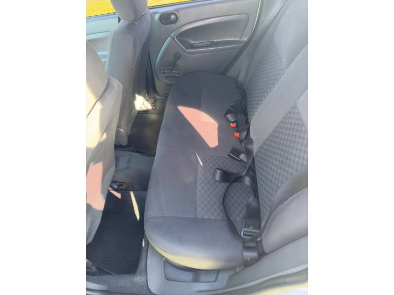FORD - FIESTA - 2006/2007 - Prata - R$ 25.000,00