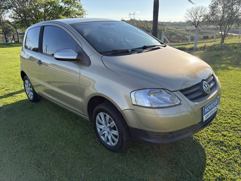 VOLKSWAGEN - FOX - 2004/2004 - Bege - R$ 23.500,00