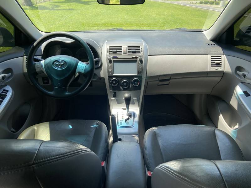TOYOTA - COROLLA - 2013/2014 - Cinza - R$ 66.900,00
