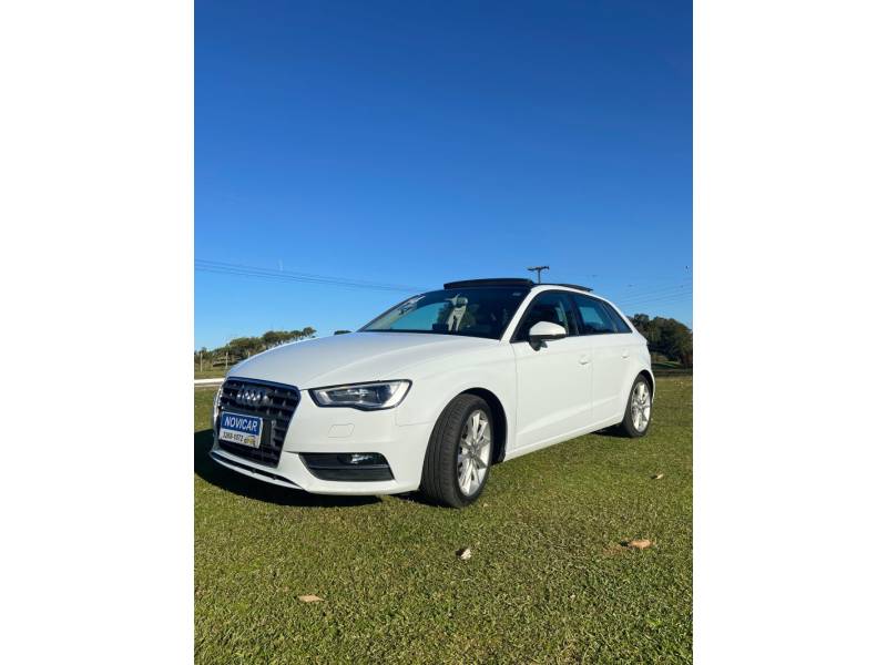 AUDI - A3 - 2013/2014 - Branca - R$ 84.000,00