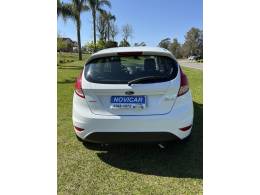 FORD - FIESTA - 2014/2015 - Branca - R$ 49.000,00