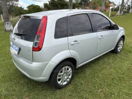 FORD - FIESTA - 2013/2014 - Prata - R$ 36.000,00