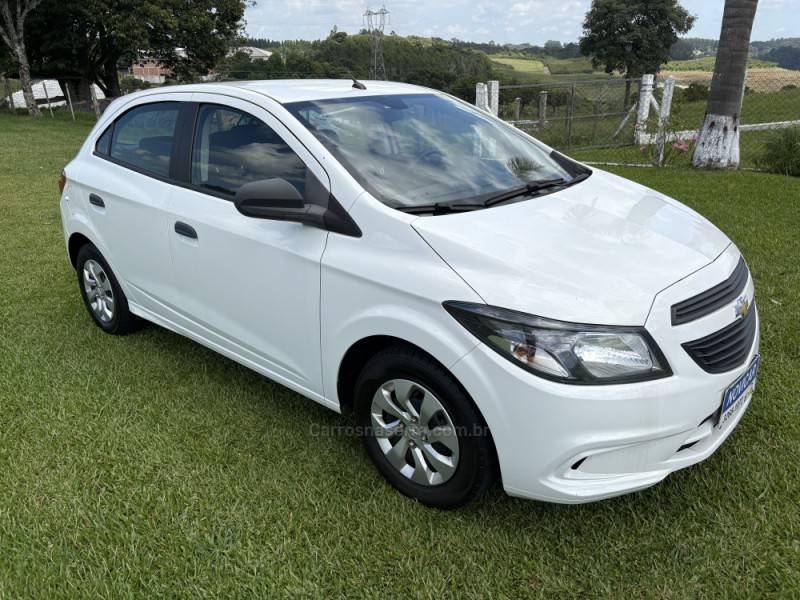 CHEVROLET - ONIX - 2019/2019 - Branca - R$ 48.000,00