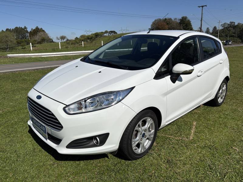 FORD - FIESTA - 2014/2015 - Branca - R$ 49.000,00