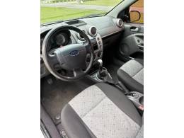 FORD - FIESTA - 2013/2014 - Prata - R$ 36.000,00