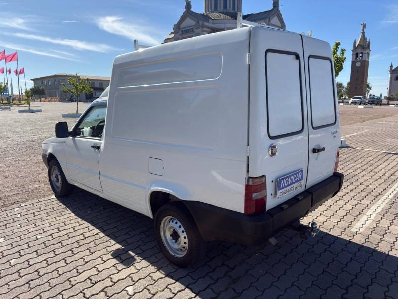 FIAT - FIORINO - 2010/2011 - Branca - R$ 39.000,00