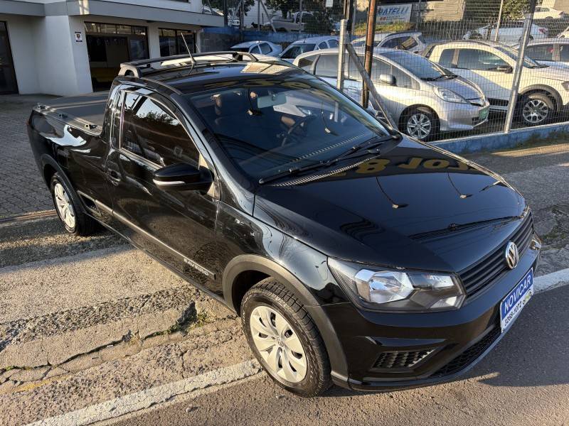 VOLKSWAGEN - SAVEIRO - 2017/2018 - Preta - R$ 60.000,00