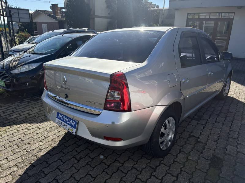 RENAULT - LOGAN - 2013/2013 - Prata - R$ 32.900,00