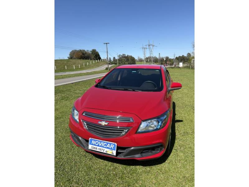 CHEVROLET - ONIX - 2015/2015 - Vermelha - R$ 49.000,00