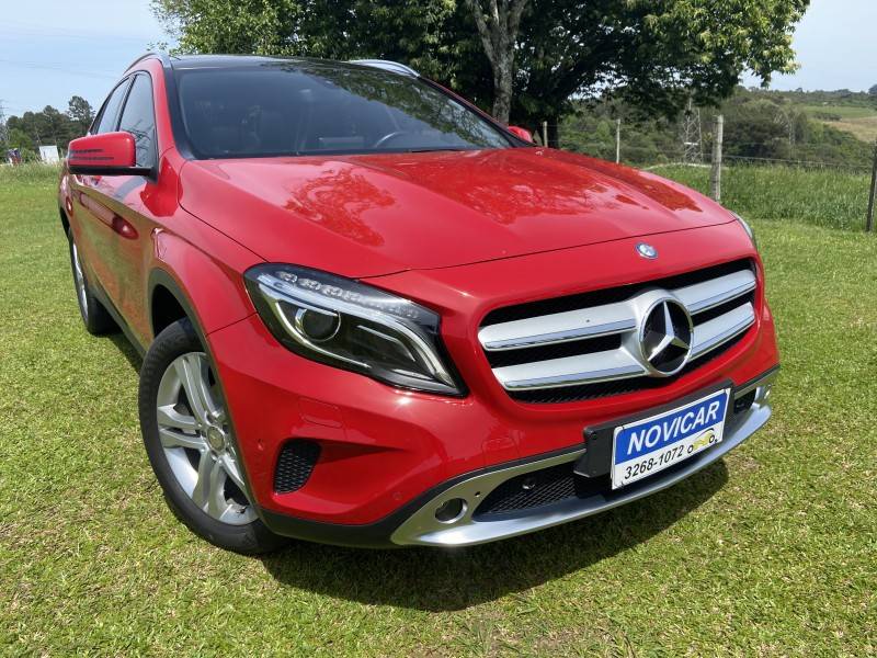 MERCEDES-BENZ - GLA 200 - 2015/2016 - Vermelha - R$ 139.000,00