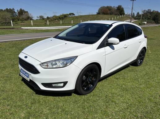 FORD - FOCUS - 2018/2019 - Branca - R$ 65.000,00