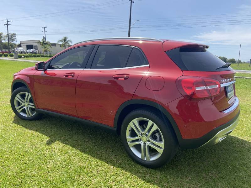 MERCEDES-BENZ - GLA 200 - 2015/2016 - Vermelha - R$ 139.000,00