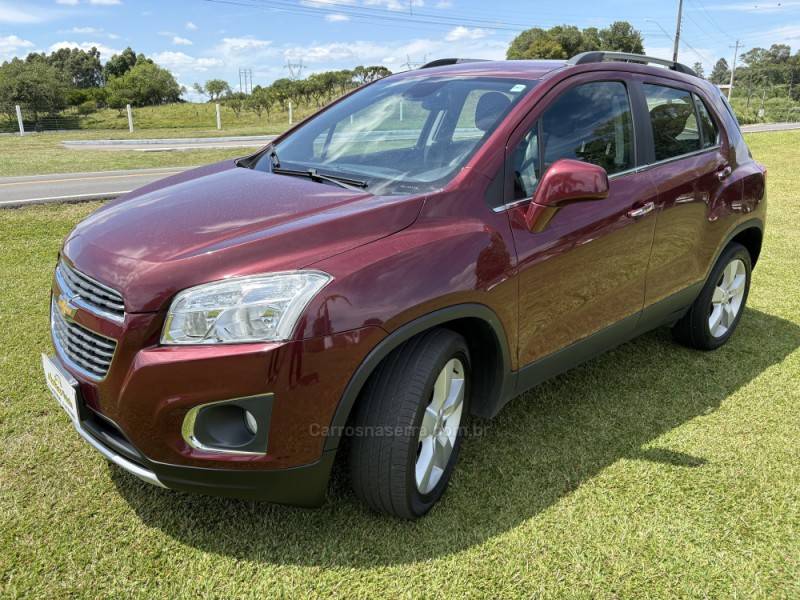CHEVROLET - TRACKER - 2013/2014 - Vermelha - R$ 70.000,00