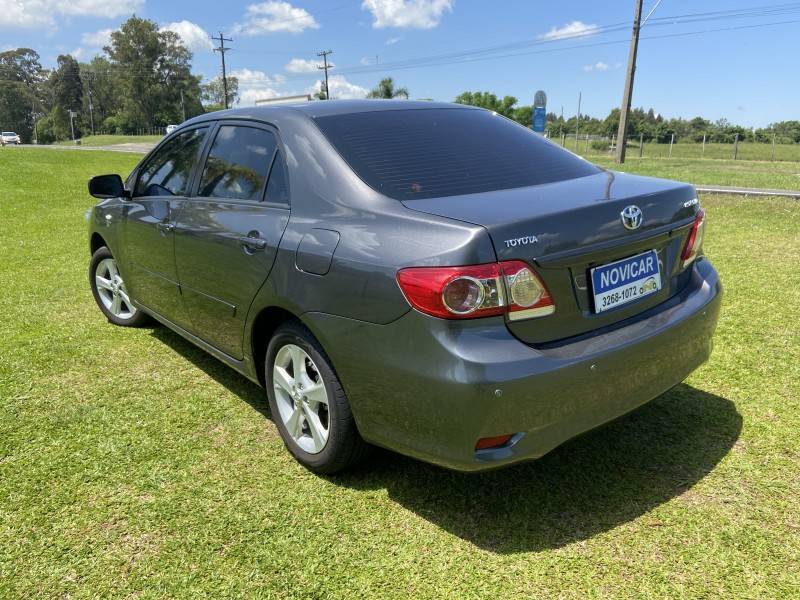 TOYOTA - COROLLA - 2013/2014 - Cinza - R$ 66.900,00