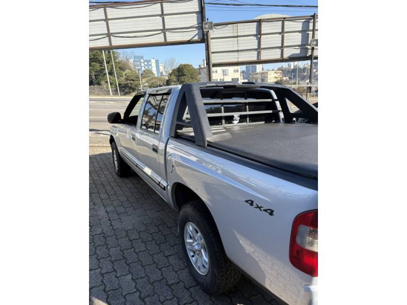 CHEVROLET - S10 - 2004/2004 - Prata - R$ 67.000,00