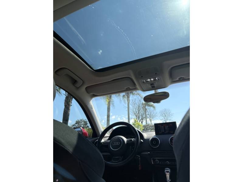 AUDI - A3 - 2014/2015 - Vermelha - R$ 89.900,00