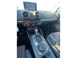 AUDI - A3 - 2013/2014 - Branca - R$ 84.000,00