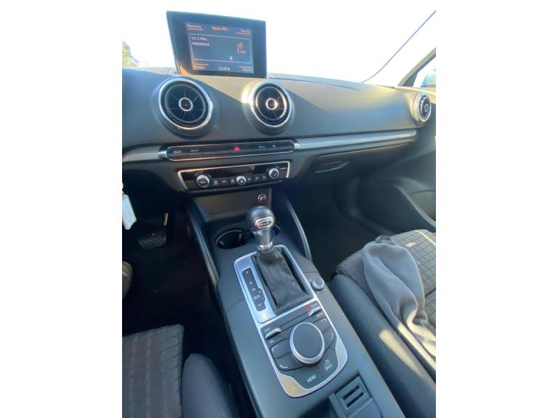 AUDI - A3 - 2013/2014 - Branca - R$ 84.000,00