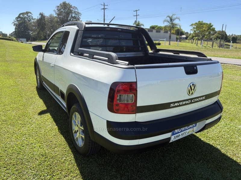 VOLKSWAGEN - SAVEIRO - 2013/2014 - Branca - R$ 60.000,00