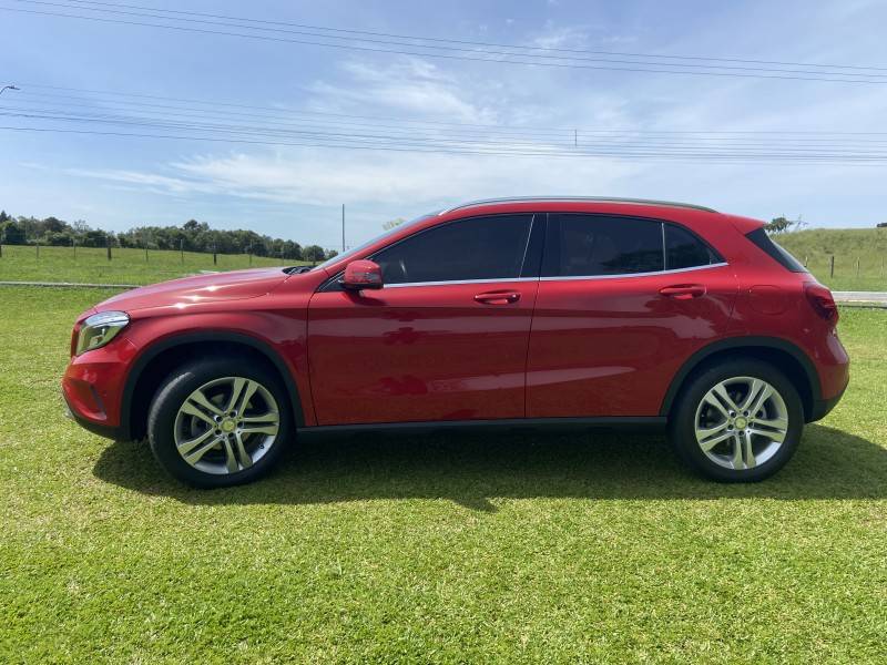 MERCEDES-BENZ - GLA 200 - 2015/2016 - Vermelha - R$ 139.000,00
