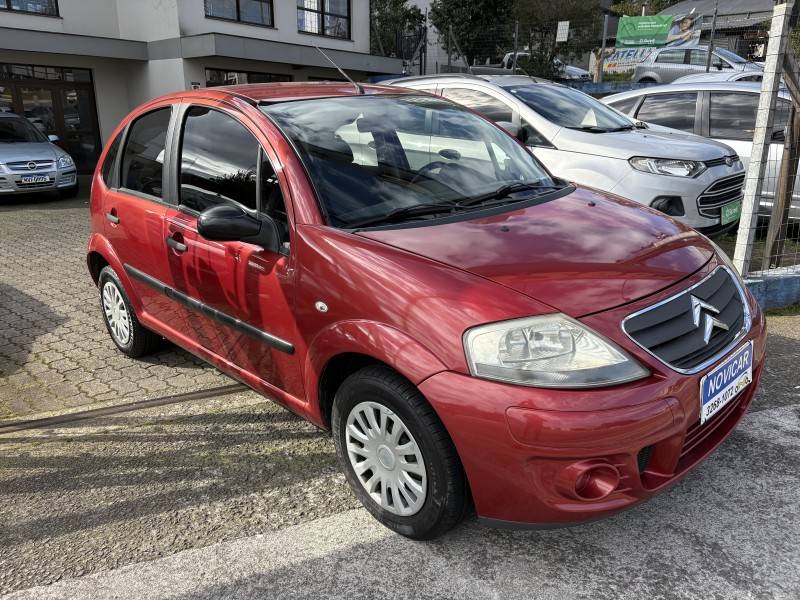CITROËN - C3 - 2009/2010 - Vermelha - R$ 26.000,00