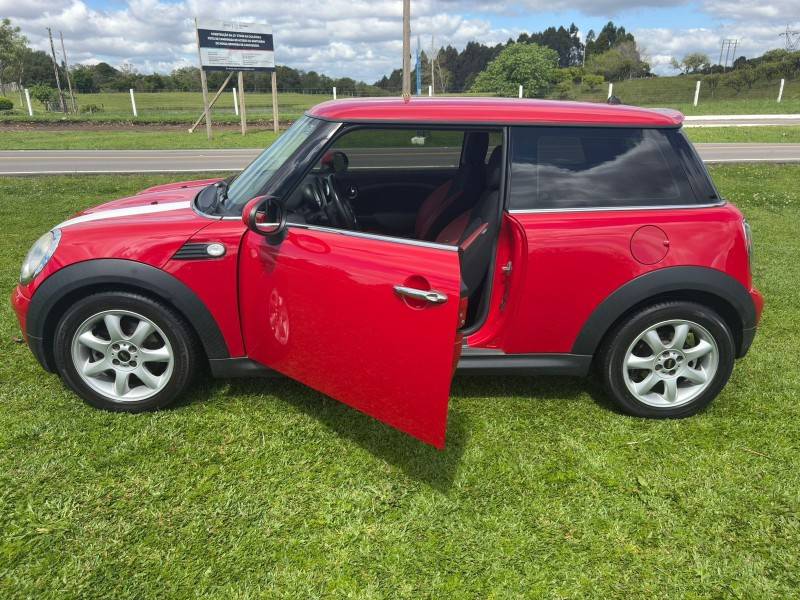 MINI - COOPER - 2009/2010 - Vermelha - R$ 65.000,00
