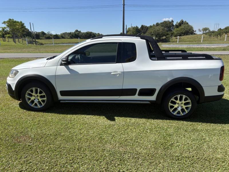 VOLKSWAGEN - SAVEIRO - 2013/2014 - Branca - R$ 60.000,00
