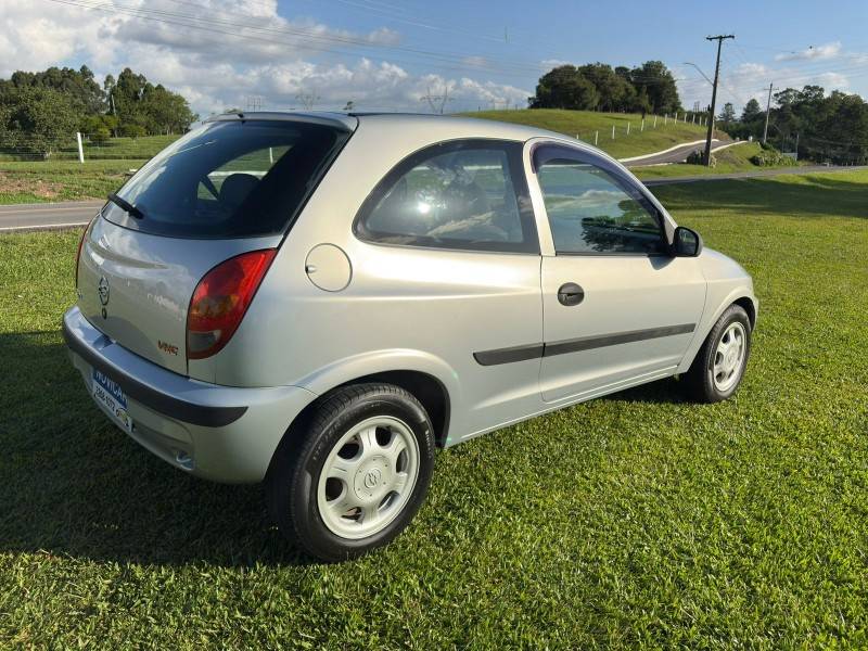 CHEVROLET - CELTA - 2003/2003 - Prata - R$ 16.900,00