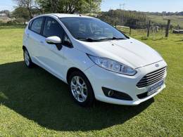 FORD - FIESTA - 2014/2015 - Branca - R$ 49.000,00