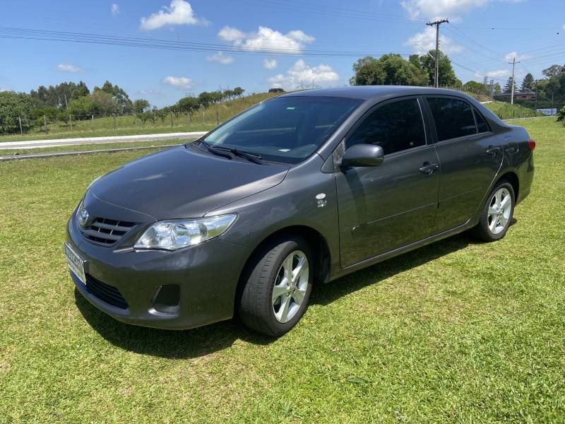 TOYOTA - COROLLA - 2013/2014 - Cinza - R$ 66.900,00