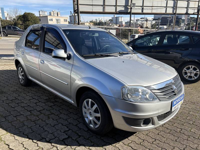 RENAULT - LOGAN - 2013/2013 - Prata - R$ 32.900,00